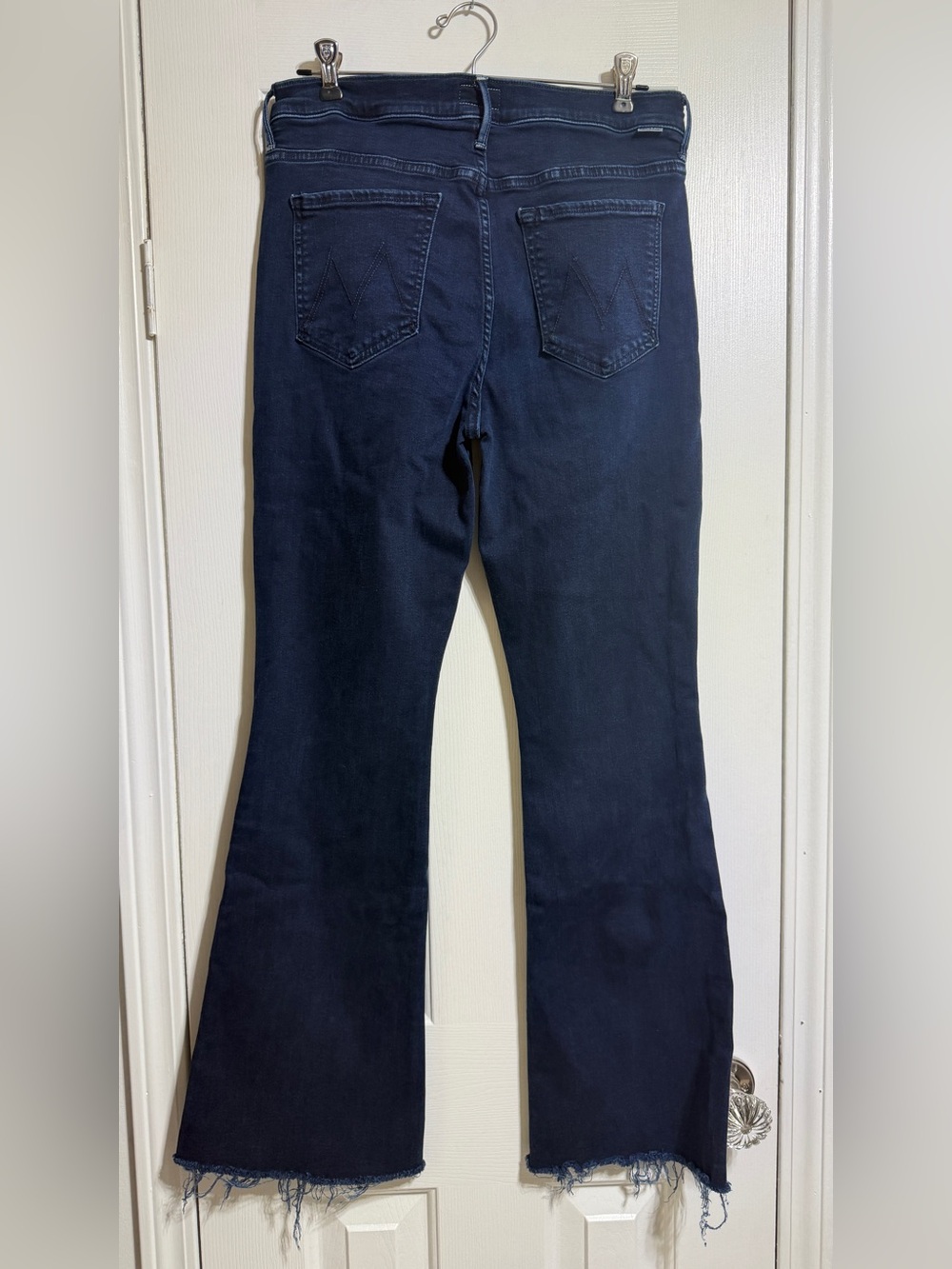 MOTHER The Weekender Mid Rise Flared dark Jeans Chip On My Shoulder 14 - Picture 5 of 9